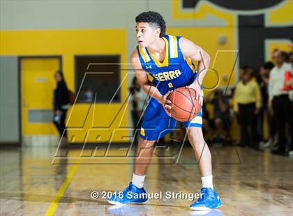 Thumbnail 1 in Saint Francis vs. Serra photogallery.