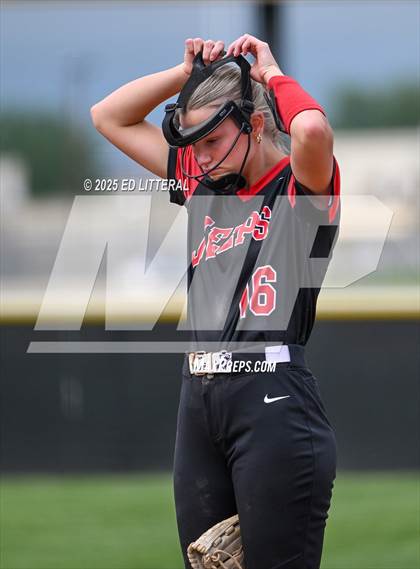 Thumbnail 1 in South Webster vs Dawson-Bryant (OHSAA Division VI District Semifinal) photogallery.