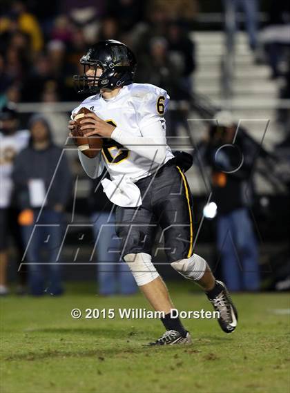 Thumbnail 1 in Independence vs Hendersonville (TSSAA 5A Second Round) photogallery.