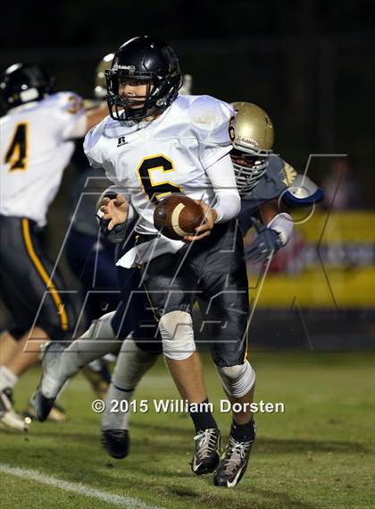 Thumbnail 2 in Independence vs Hendersonville (TSSAA 5A Second Round) photogallery.