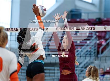 Thumbnail 1 in Collinsville vs. Pilot Point (Hwy 75 Volleyfest) photogallery.