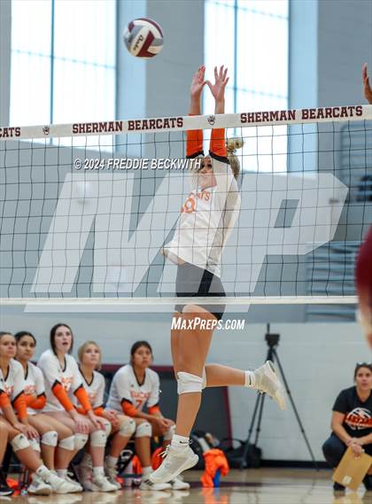 Thumbnail 3 in Collinsville vs. Pilot Point (Hwy 75 Volleyfest) photogallery.