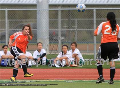 Thumbnail 2 in Mesa Verde vs Capital Christian (River City Tournament) photogallery.