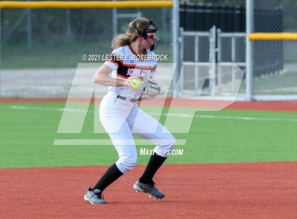 Thumbnail 2 in Schulenburg vs. Three Rivers (UIL 2A Area Playoffs) photogallery.