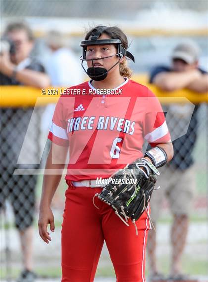 Thumbnail 1 in Schulenburg vs. Three Rivers (UIL 2A Area Playoffs) photogallery.