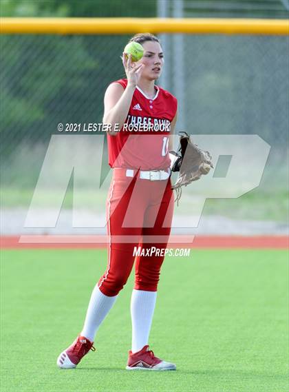 Thumbnail 2 in Schulenburg vs. Three Rivers (UIL 2A Area Playoffs) photogallery.