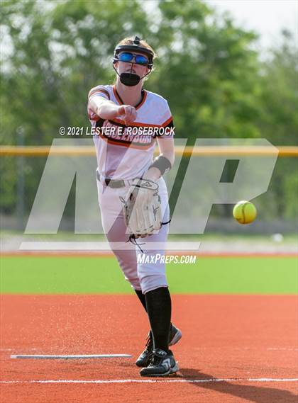 Thumbnail 3 in Schulenburg vs. Three Rivers (UIL 2A Area Playoffs) photogallery.