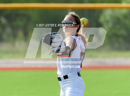 Thumbnail 2 in Schulenburg vs. Three Rivers (UIL 2A Area Playoffs) photogallery.