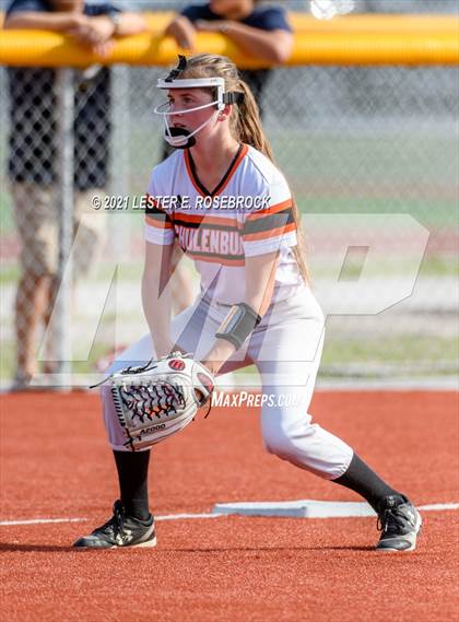 Thumbnail 3 in Schulenburg vs. Three Rivers (UIL 2A Area Playoffs) photogallery.