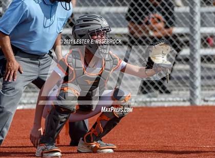 Thumbnail 3 in Schulenburg vs. Three Rivers (UIL 2A Area Playoffs) photogallery.