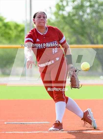 Thumbnail 2 in Schulenburg vs. Three Rivers (UIL 2A Area Playoffs) photogallery.