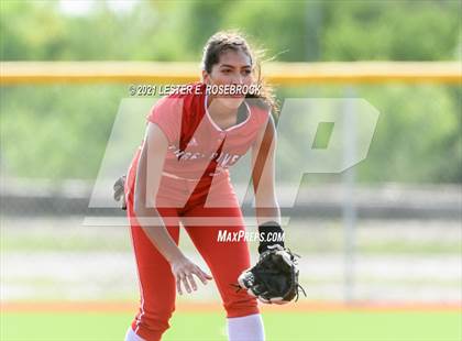 Thumbnail 3 in Schulenburg vs. Three Rivers (UIL 2A Area Playoffs) photogallery.