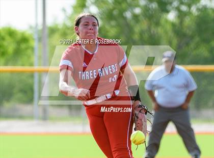 Thumbnail 1 in Schulenburg vs. Three Rivers (UIL 2A Area Playoffs) photogallery.