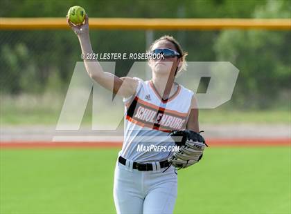 Thumbnail 1 in Schulenburg vs. Three Rivers (UIL 2A Area Playoffs) photogallery.