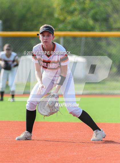 Thumbnail 2 in Schulenburg vs. Three Rivers (UIL 2A Area Playoffs) photogallery.