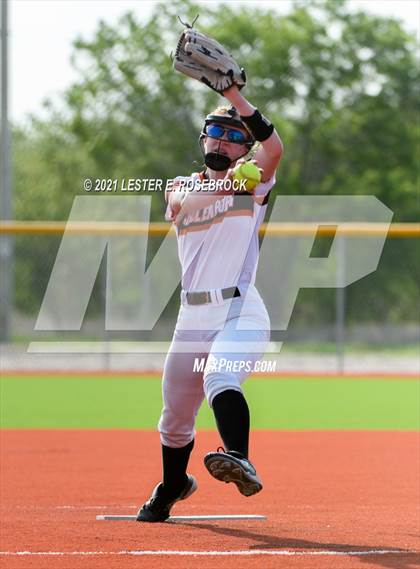 Thumbnail 2 in Schulenburg vs. Three Rivers (UIL 2A Area Playoffs) photogallery.