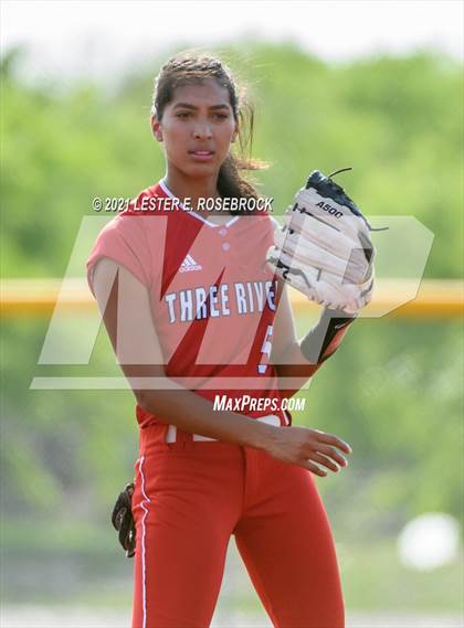 Thumbnail 3 in Schulenburg vs. Three Rivers (UIL 2A Area Playoffs) photogallery.
