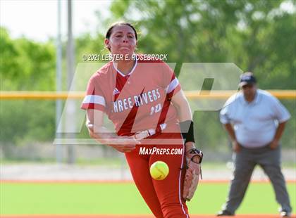 Thumbnail 1 in Schulenburg vs. Three Rivers (UIL 2A Area Playoffs) photogallery.