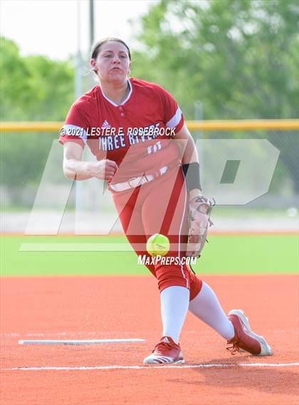 Thumbnail 3 in Schulenburg vs. Three Rivers (UIL 2A Area Playoffs) photogallery.