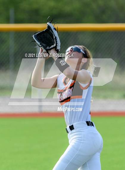 Thumbnail 2 in Schulenburg vs. Three Rivers (UIL 2A Area Playoffs) photogallery.