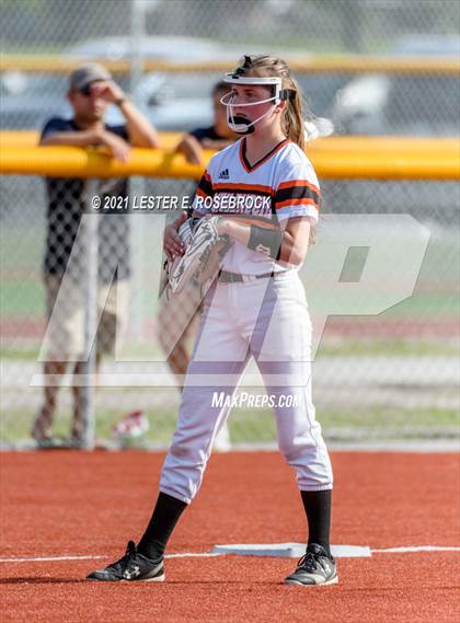 Thumbnail 2 in Schulenburg vs. Three Rivers (UIL 2A Area Playoffs) photogallery.