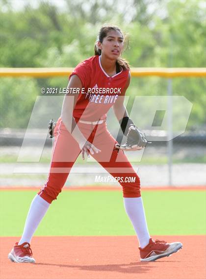 Thumbnail 2 in Schulenburg vs. Three Rivers (UIL 2A Area Playoffs) photogallery.