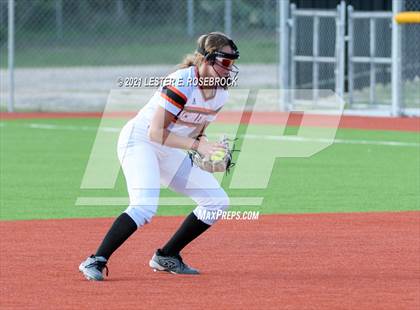 Thumbnail 1 in Schulenburg vs. Three Rivers (UIL 2A Area Playoffs) photogallery.