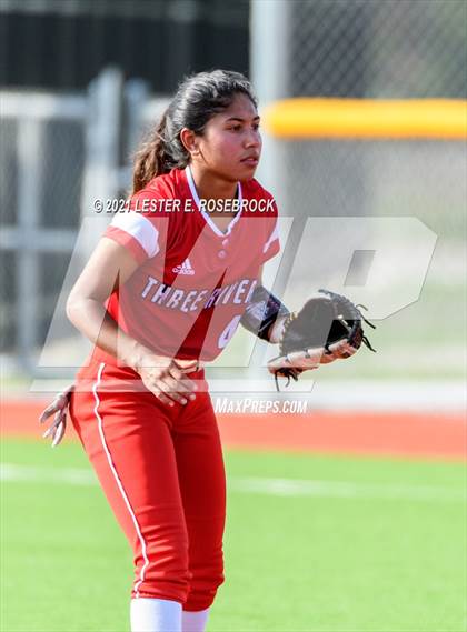 Thumbnail 2 in Schulenburg vs. Three Rivers (UIL 2A Area Playoffs) photogallery.
