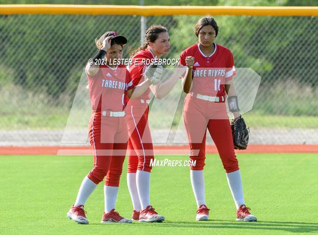 Photo 109 in the Schulenburg vs. Three Rivers (UIL 2A Area Playoffs ...