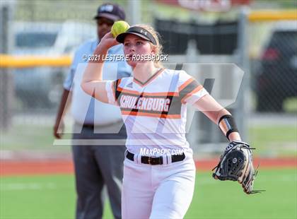 Thumbnail 1 in Schulenburg vs. Three Rivers (UIL 2A Area Playoffs) photogallery.