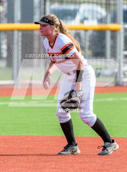Thumbnail 2 in Schulenburg vs. Three Rivers (UIL 2A Area Playoffs) photogallery.