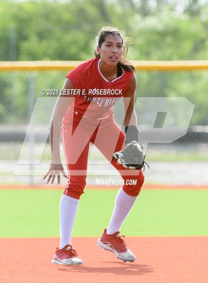 Thumbnail 1 in Schulenburg vs. Three Rivers (UIL 2A Area Playoffs) photogallery.