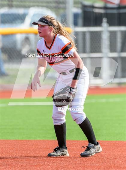 Thumbnail 1 in Schulenburg vs. Three Rivers (UIL 2A Area Playoffs) photogallery.