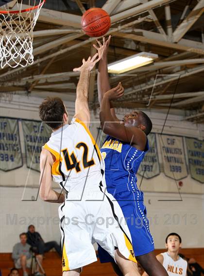 Thumbnail 2 in La Mirada vs. Sunny Hills (Blue Pride Classic) photogallery.