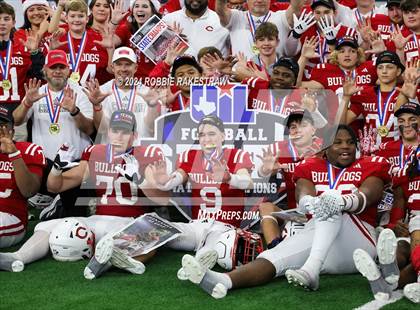 Thumbnail 1 in La Vega vs. Carthage (UIL 4A Division II Football Final Medal Ceremony) photogallery.
