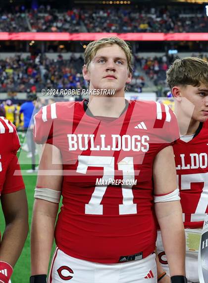 Thumbnail 1 in La Vega vs. Carthage (UIL 4A Division II Football Final Medal Ceremony) photogallery.