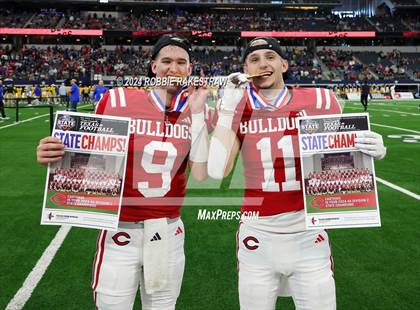 Thumbnail 1 in La Vega vs. Carthage (UIL 4A Division II Football Final Medal Ceremony) photogallery.