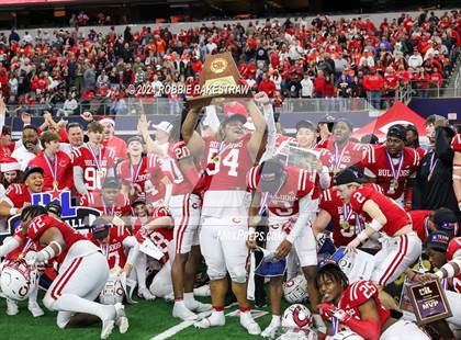 Thumbnail 2 in La Vega vs. Carthage (UIL 4A Division II Football Final Medal Ceremony) photogallery.