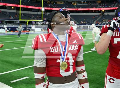 Thumbnail 2 in La Vega vs. Carthage (UIL 4A Division II Football Final Medal Ceremony) photogallery.