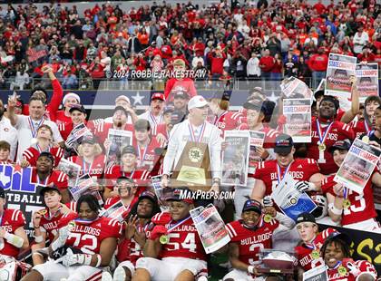 Thumbnail 3 in La Vega vs. Carthage (UIL 4A Division II Football Final Medal Ceremony) photogallery.