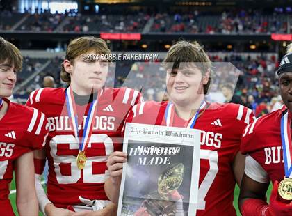 Thumbnail 3 in La Vega vs. Carthage (UIL 4A Division II Football Final Medal Ceremony) photogallery.