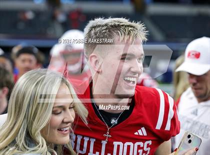 Thumbnail 1 in La Vega vs. Carthage (UIL 4A Division II Football Final Medal Ceremony) photogallery.