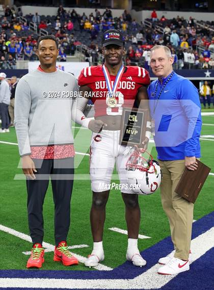 Thumbnail 1 in La Vega vs. Carthage (UIL 4A Division II Football Final Medal Ceremony) photogallery.