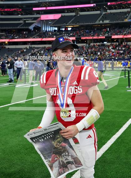 Thumbnail 2 in La Vega vs. Carthage (UIL 4A Division II Football Final Medal Ceremony) photogallery.