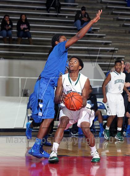 Thumbnail 3 in Berkner [L. V.] vs. North Crowley (McDonald's Texas Invitational) photogallery.