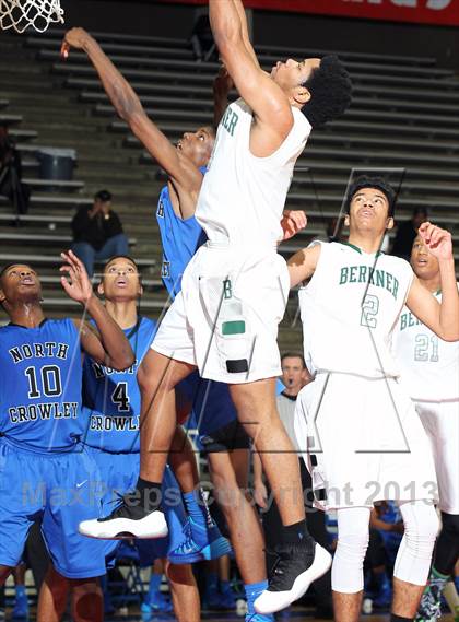 Thumbnail 3 in Berkner [L. V.] vs. North Crowley (McDonald's Texas Invitational) photogallery.