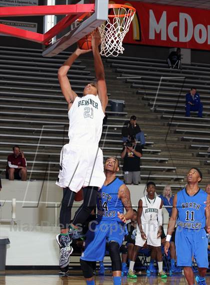 Thumbnail 3 in Berkner [L. V.] vs. North Crowley (McDonald's Texas Invitational) photogallery.