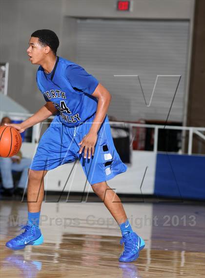 Thumbnail 2 in Berkner [L. V.] vs. North Crowley (McDonald's Texas Invitational) photogallery.