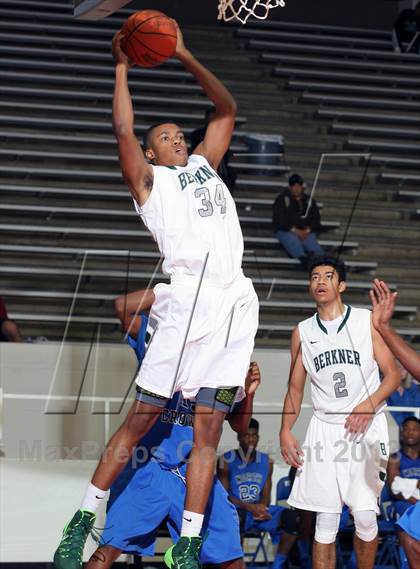 Thumbnail 3 in Berkner [L. V.] vs. North Crowley (McDonald's Texas Invitational) photogallery.