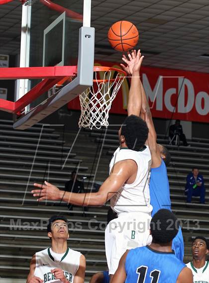 Thumbnail 3 in Berkner [L. V.] vs. North Crowley (McDonald's Texas Invitational) photogallery.
